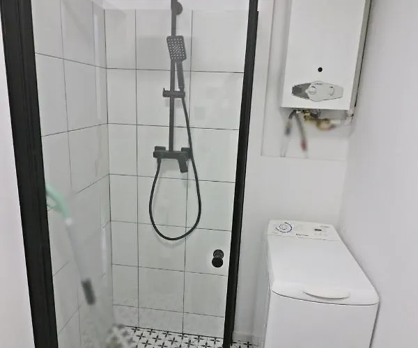 בית אירוח Aj