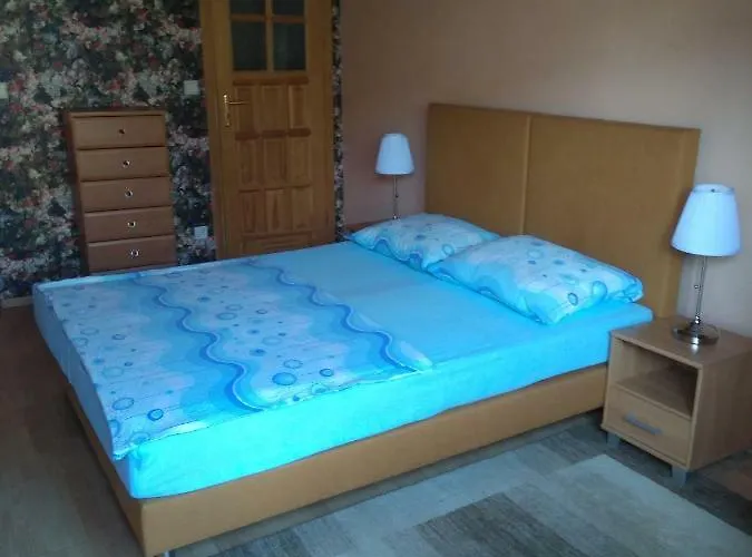 בית אירוח Aj